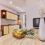 Skygarden House Appartement *